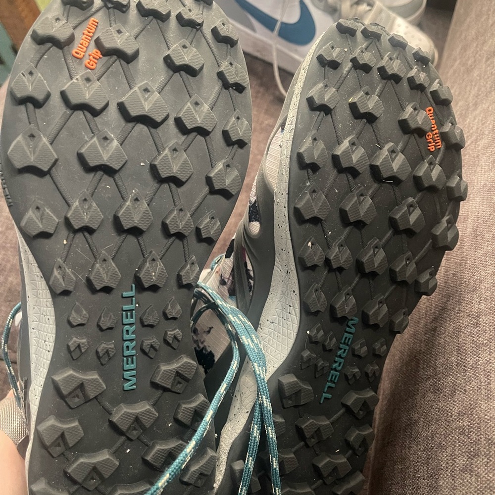Women’s Merrell Hiking Boots Size 9